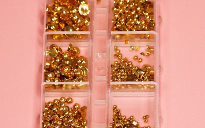 Salon Workflow: Gold Ball Beads for Nails in Service