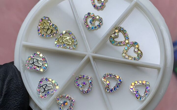 Gold Heart Nail Charms: A Comparison — Who Should Choose