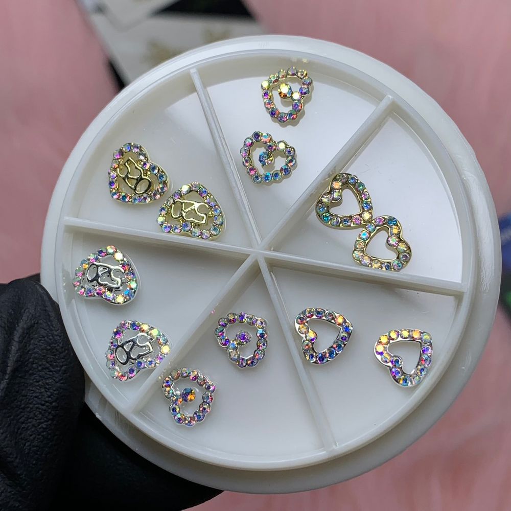 Gold Heart Nail Charms: A Comparison — Who Should Choose